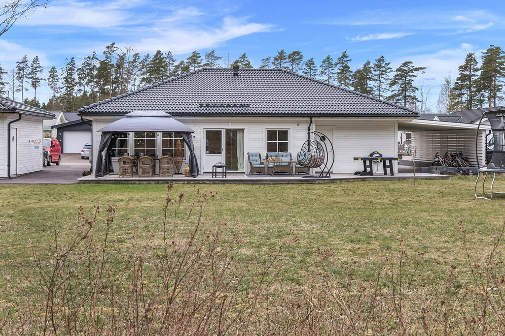 Baksida med palts för lek