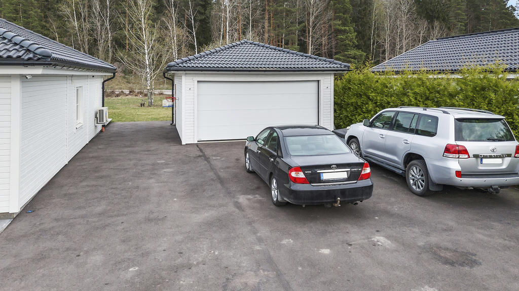 Uppfart med garage