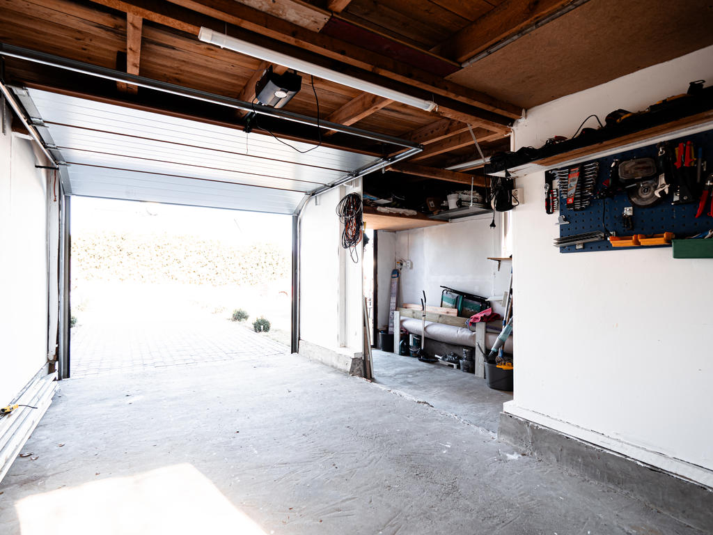 Garage med fjärrstyrd port