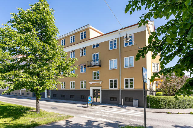 Varmt välkomna till Väderkvarnsgatan 48B - En smakfull och välplanerad bostad med fina tidstypiska detaljer bevarade!