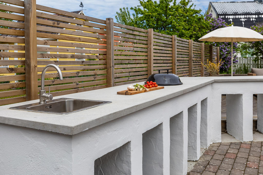 Liggande plank som skyddar