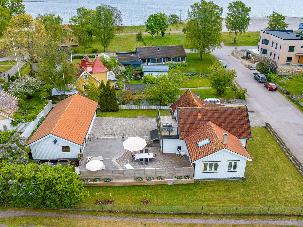 Ett stenkast från vattnet!