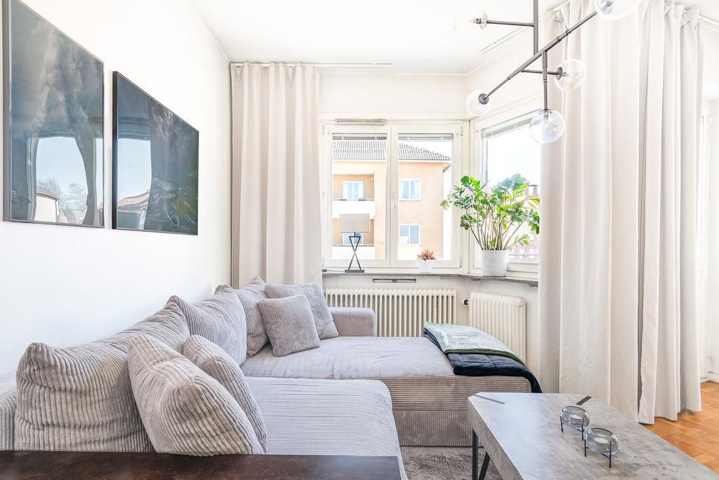 Härligt ljusflöde i vardagsrum