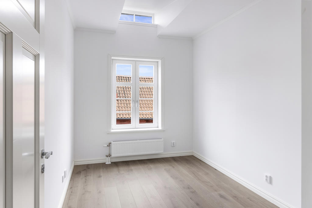 Sovrum 2 med takfönster 