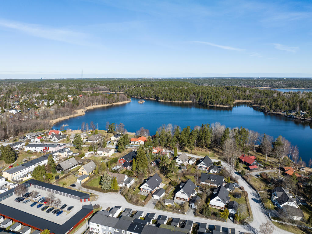 Sandängsvägen och Öringesjön