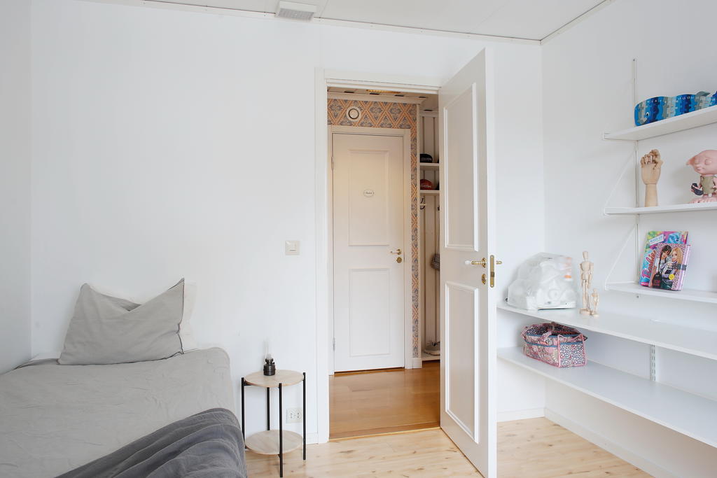 ingång via hallen till sovrum 1