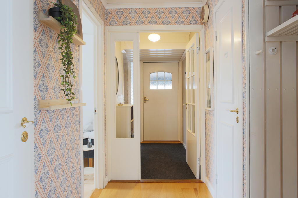 Större hall i anslutning till vindfånget