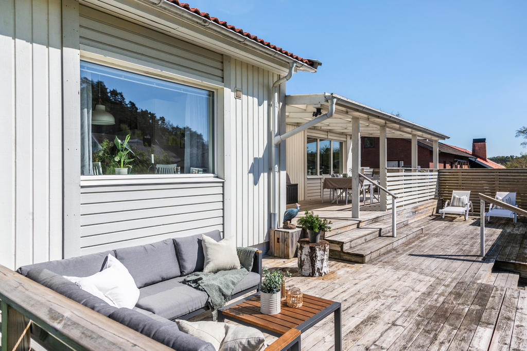 Träaltanen i nivåer skapar olika zoner och användningsområden