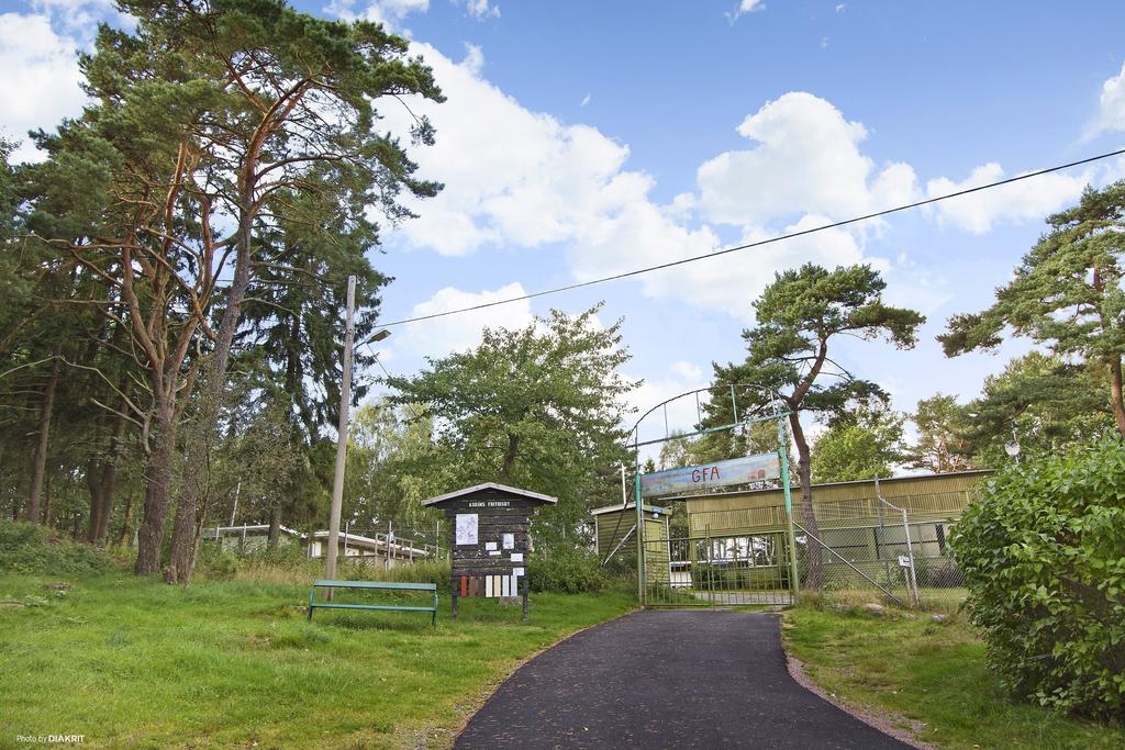Ingång till festplatsen ligger nära. Perfekt för sommarens akriviteter