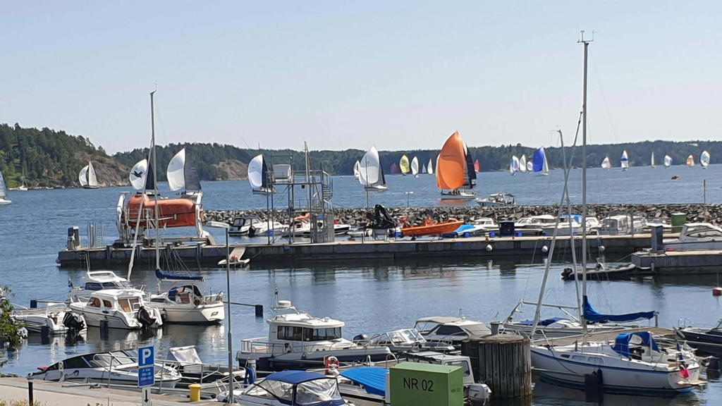 Trevligt att kunna följa Regattan från balkongen!