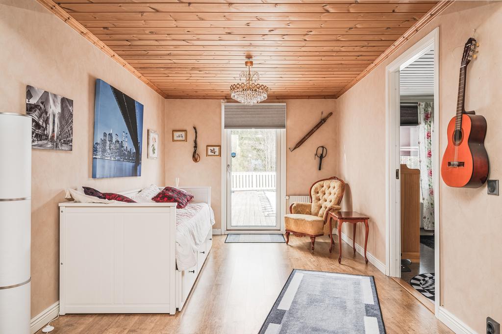 Allrum med utgång till altanen