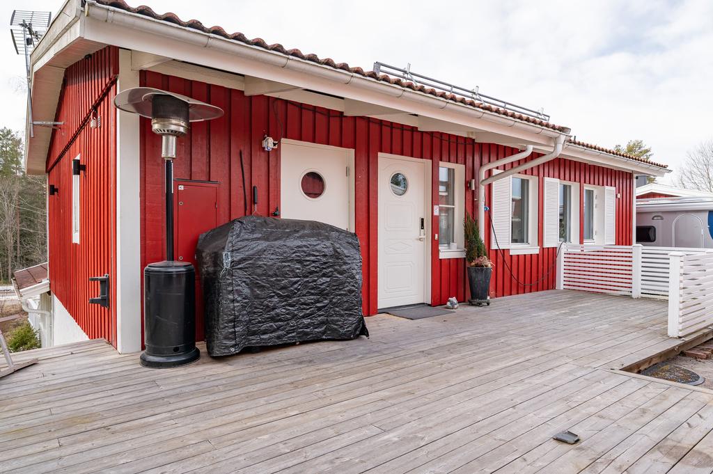 Altan på framsidan av huset