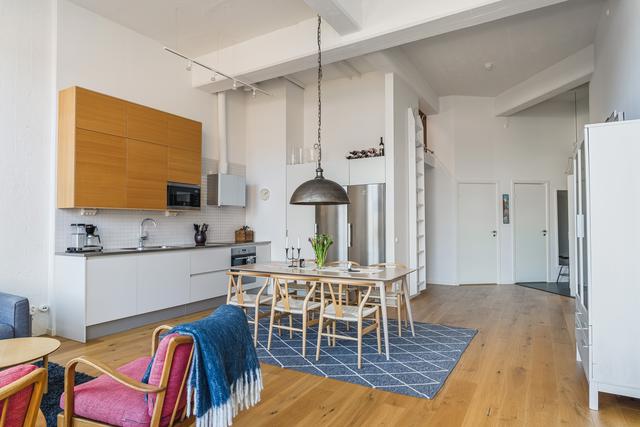 Svårslagen rymd med 4 meters takhöjd (det här våningsplanet har högst takhöjd i huset).