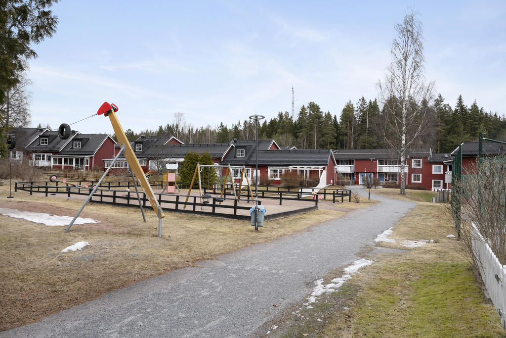 Stoer lekplats i närheten!