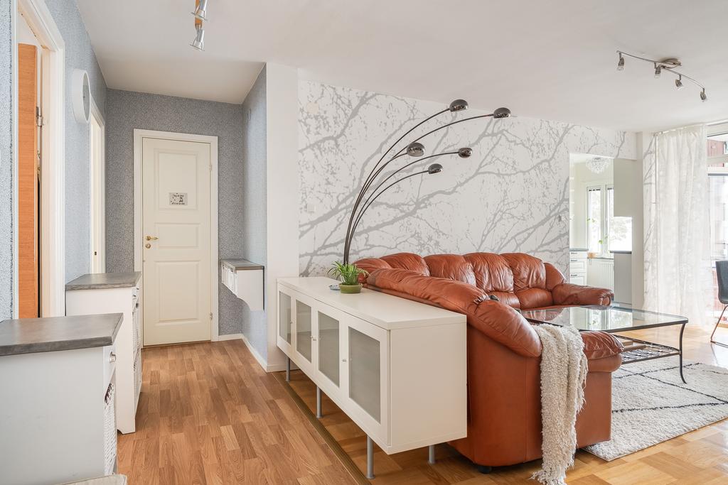 Entréhall öppet mot vardagsrum