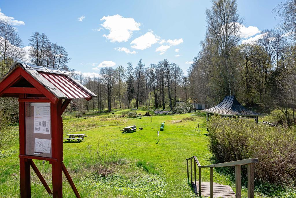 Vacker närmiljö vid brunnsparken nedanför