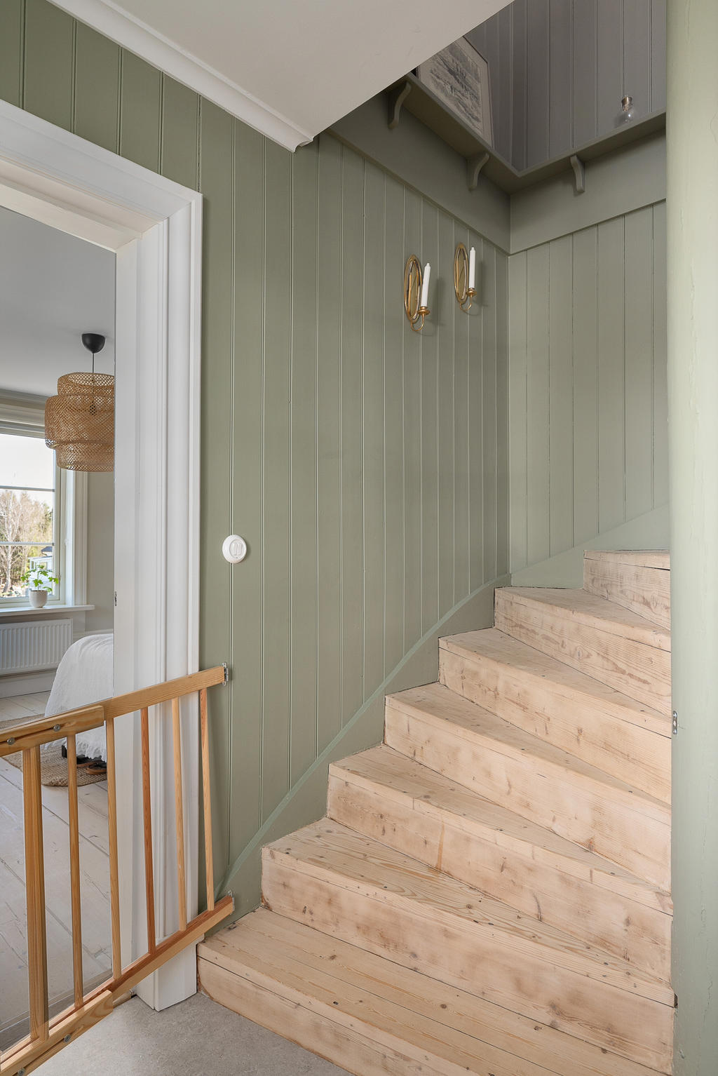 Vacker trapp till övervåningen