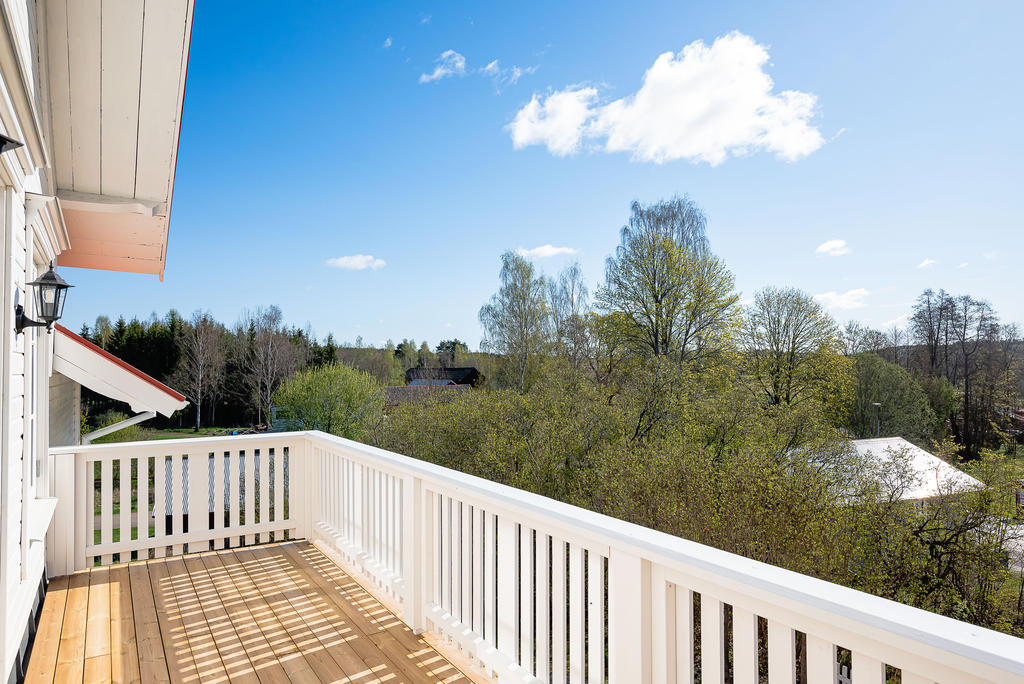 Balkong i sydostligt läge med förmiddagssol