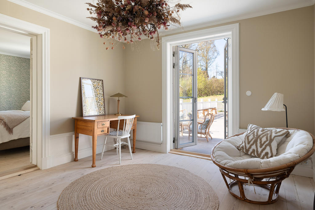 Dubbeldörr på övervåningen till uteplatsen