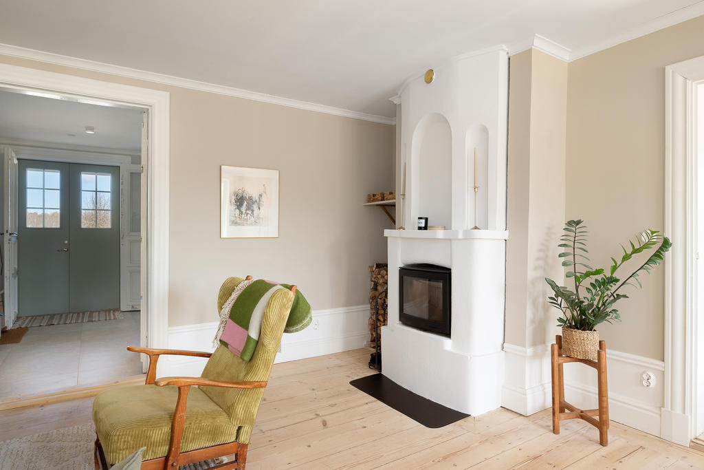 Vardagsrum med rörspis och kassett