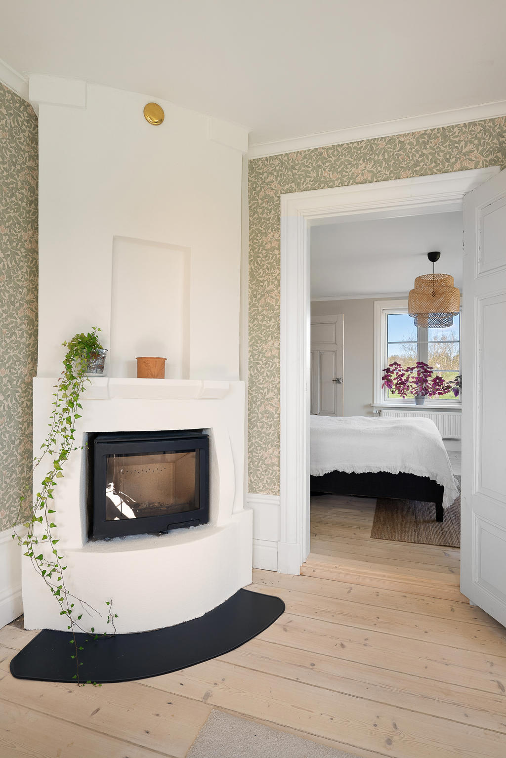 Rörspis med kassett i Sovrum 2, på entrévåningen. Sovrum 1 innanför