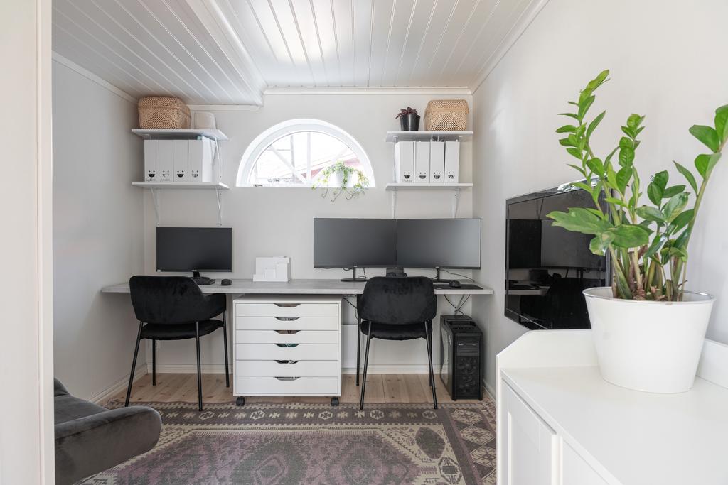 Sovrum/kontor i entréplan