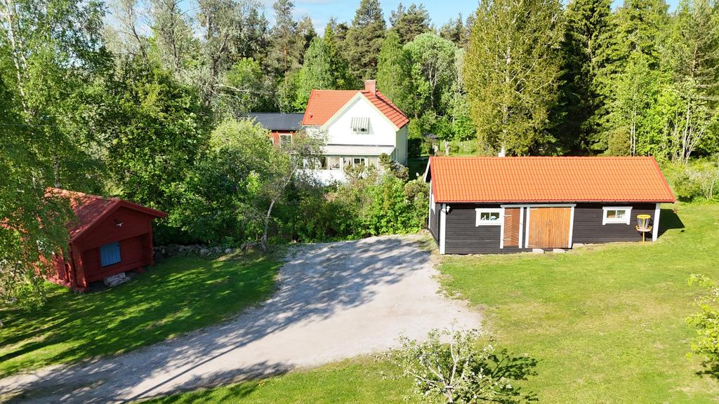 Inrett härbre och uthus