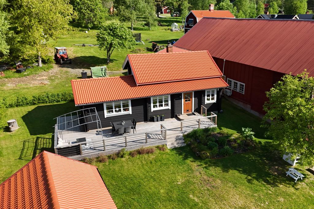 Den fina altanen med infälld belysning