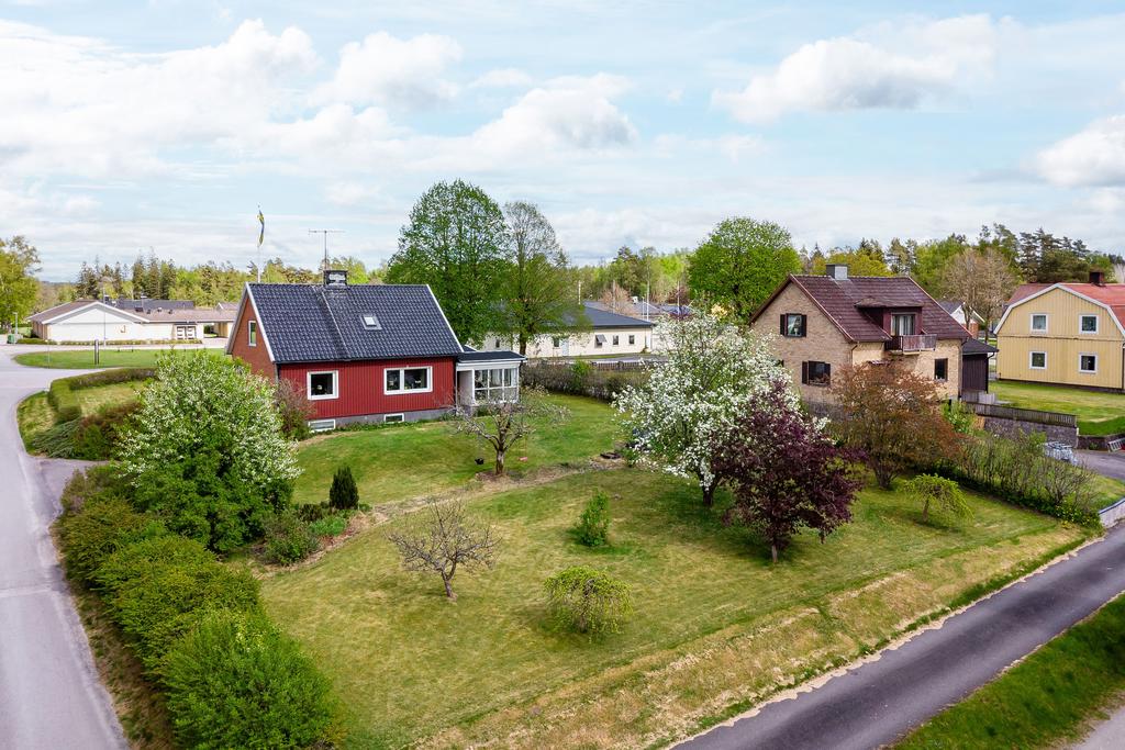 Fantastisk trädgård med stora möjligheter!