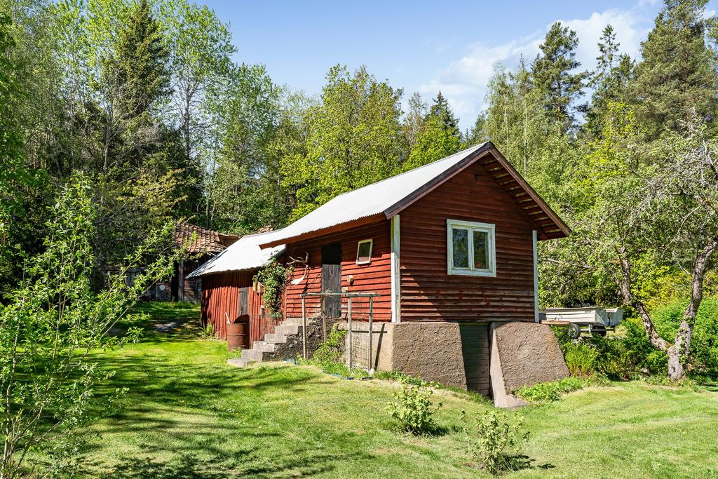 Trädgårdsbod. Används idag till förvaring
