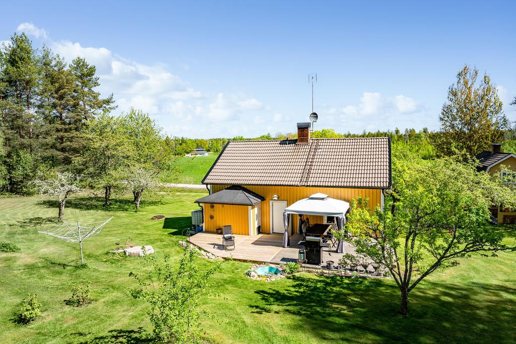 Altan på bostadens baksida 