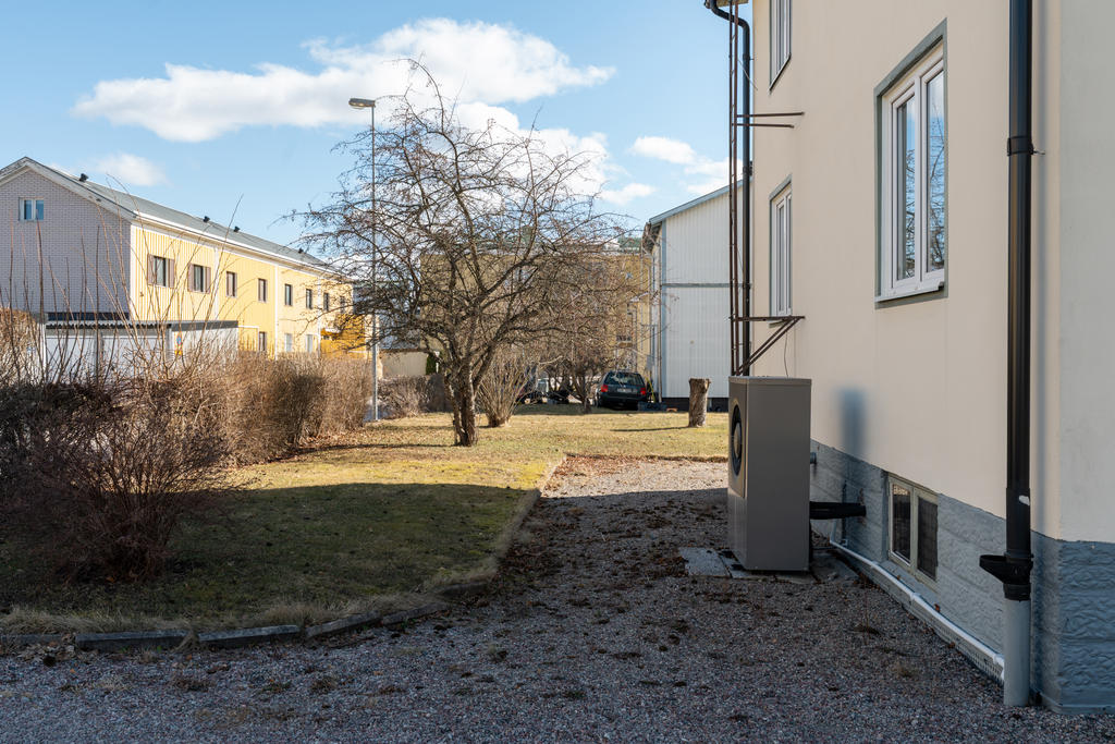Baksida huset/tomt