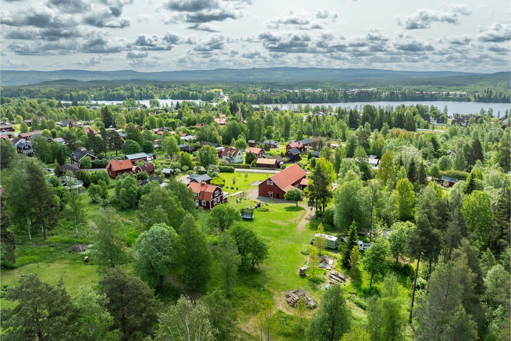 Vy över gården och området 