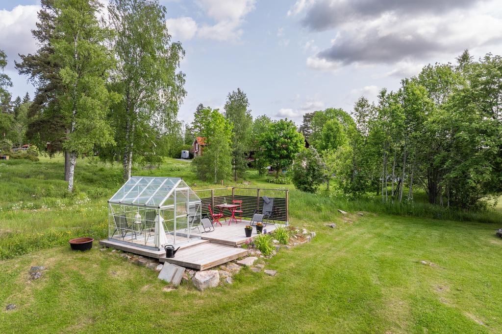 Växthus och uteplats