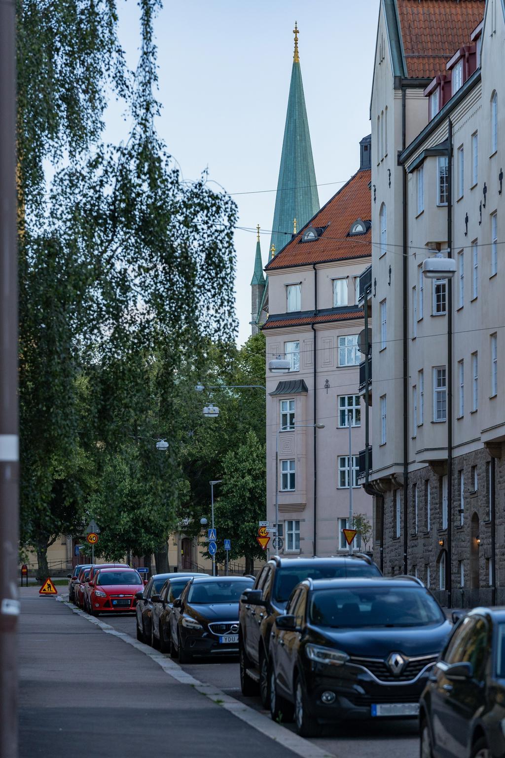 Ett stenkast in till centrum med dess utbud