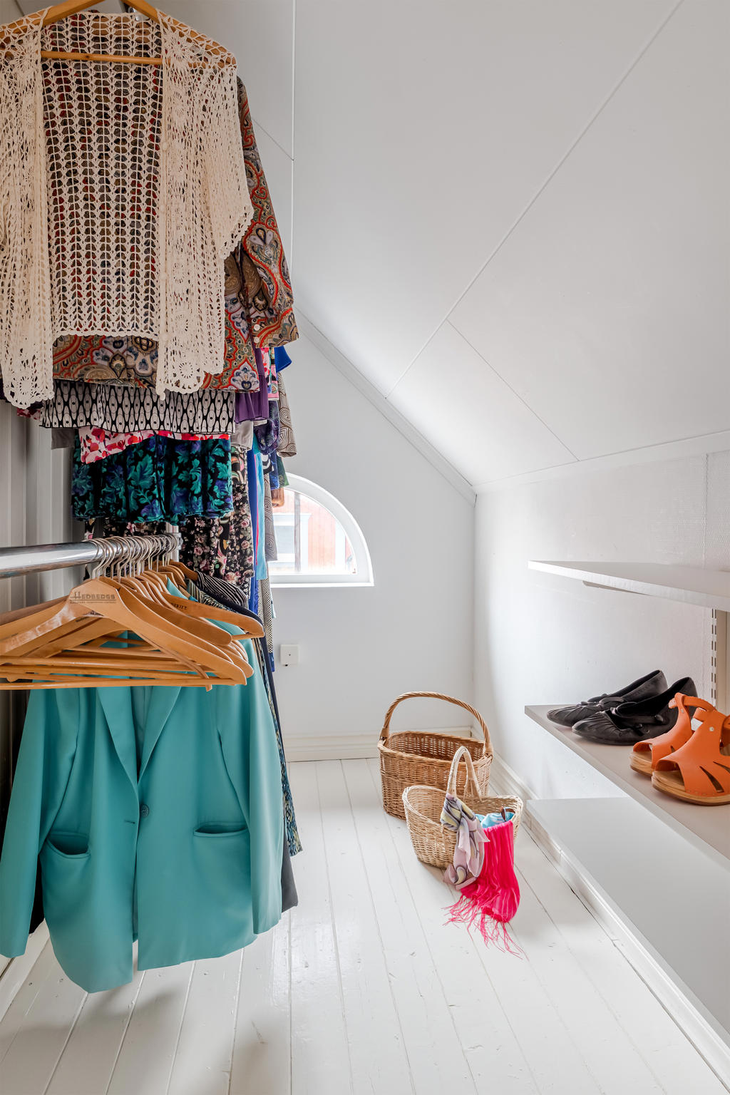 samt walk-in closet.