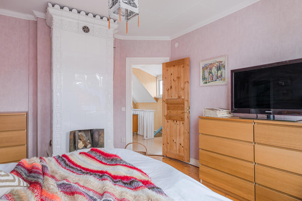 Master-bedroom...