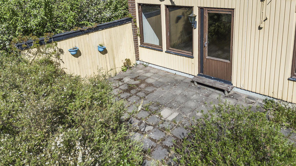 Uteplats med utgång från vardagsrum 