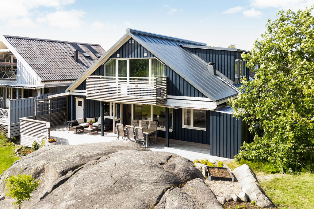 Privat och skyddad trädgård i soligt söderläge