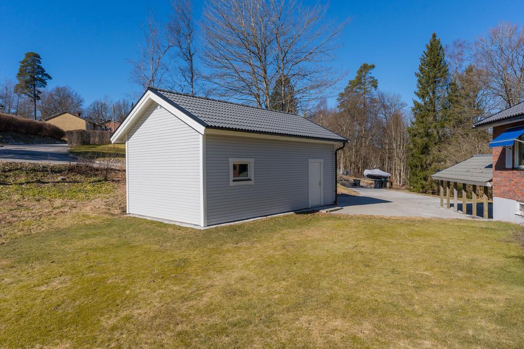 Garage med plats för bil/husbil