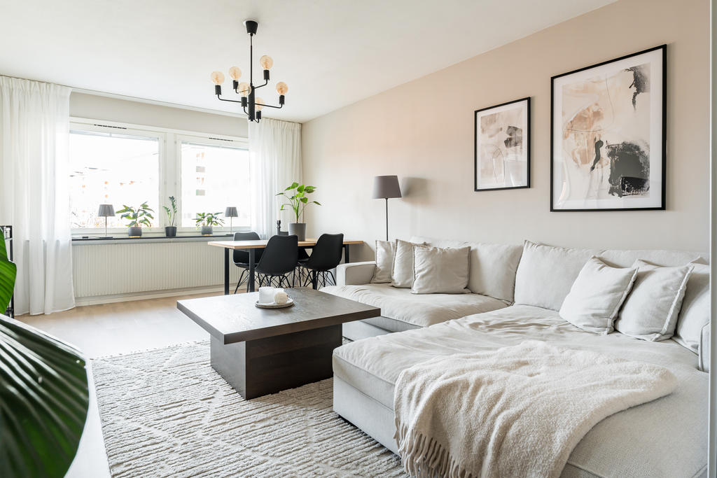 Både soffa och matgrupp får plats