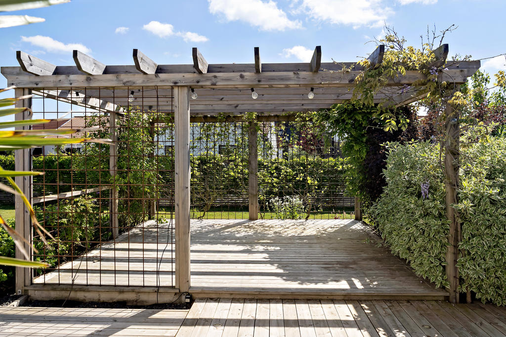 Uteplats med pergola