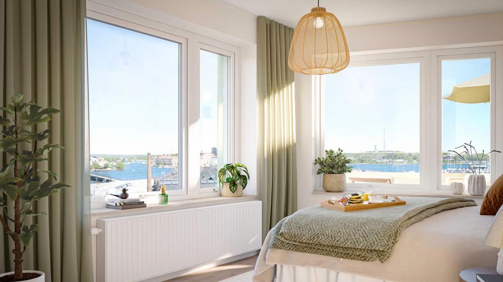 Här trivs både den som flyttar hemifrån, den lilla familjen, och den
som lämnar villan bakom sig för ett bekvämare liv. Lägenheterna har en eller flera balkonger och de flesta har en med del som är inglasad som skapar ett extra rum och planlösningar som gör det enkelt att finna sig till rätta. Här kan du bo litet och centralt,
eller stort och bekvämt med plats för både gäster och hemmajobb.