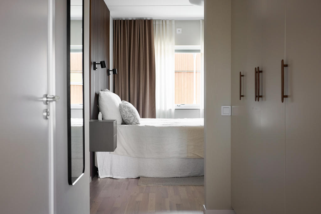 Bra förvaring vid ingång till master bedroom
