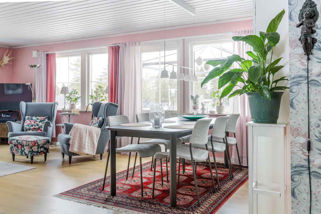 Matplats i vardagsrummet
