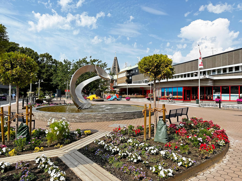 Järntorget i Oxelösund centrum med butiker och service

(Foto: Visit Oxelösund)