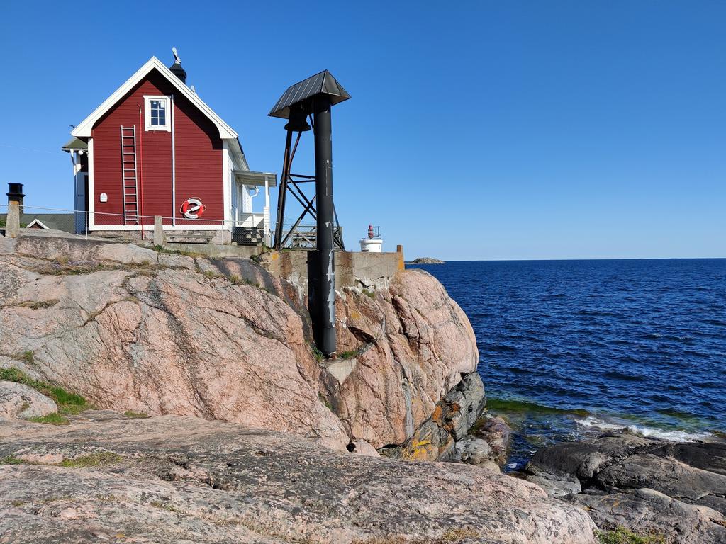 Ett landmärke i Oxelösund: Fyrvaktabostaden på Femöre
(Foto: Visit Oxelösund)