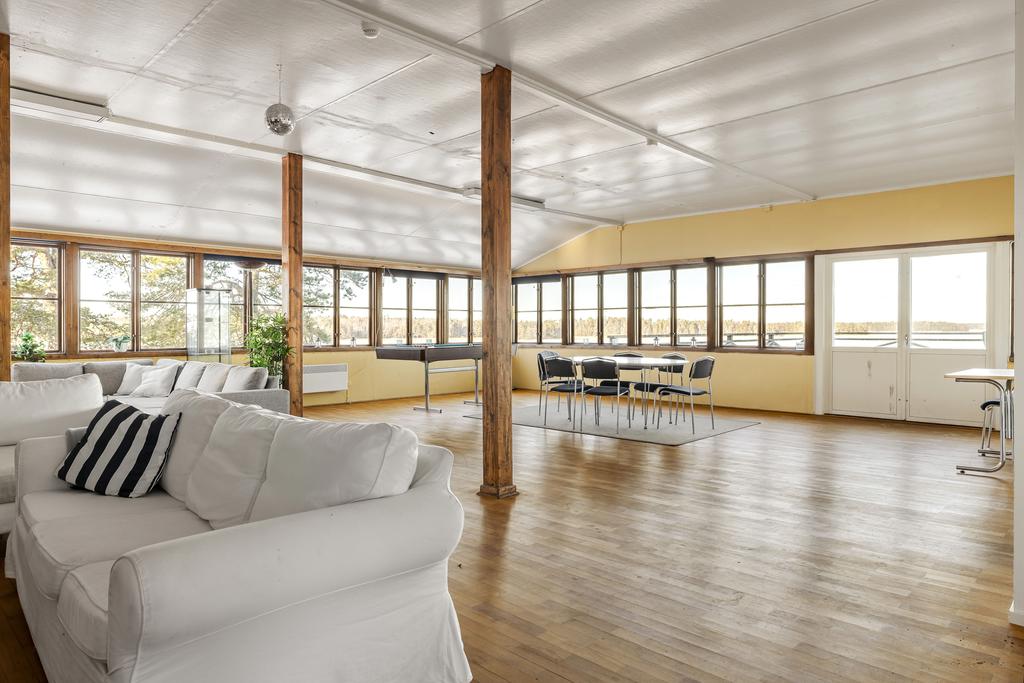 Stora restaurang/konferens- och gästdelen i huvudbyggnad