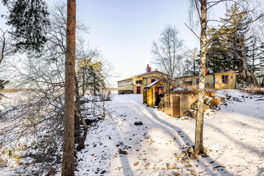 Förråd och jordkällare tillhörande fastigheten