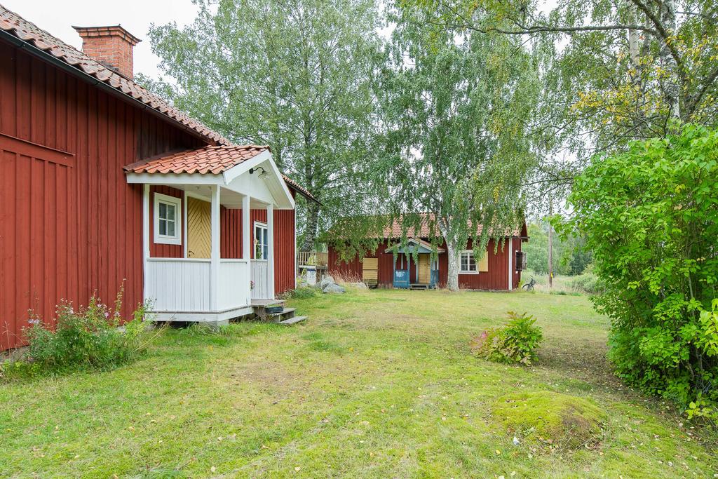 Ett boningshus och ett gästhus